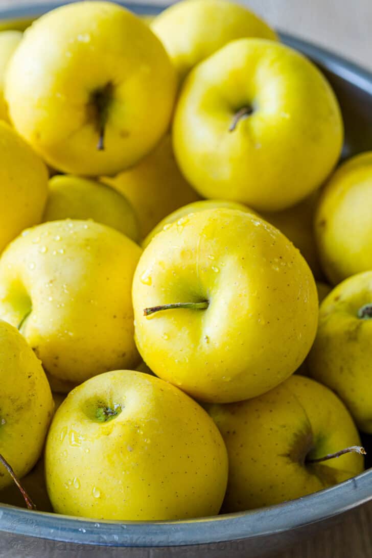 Les meilleures pommes pour la compote de pommes avec des pommes golden delicious photographiées