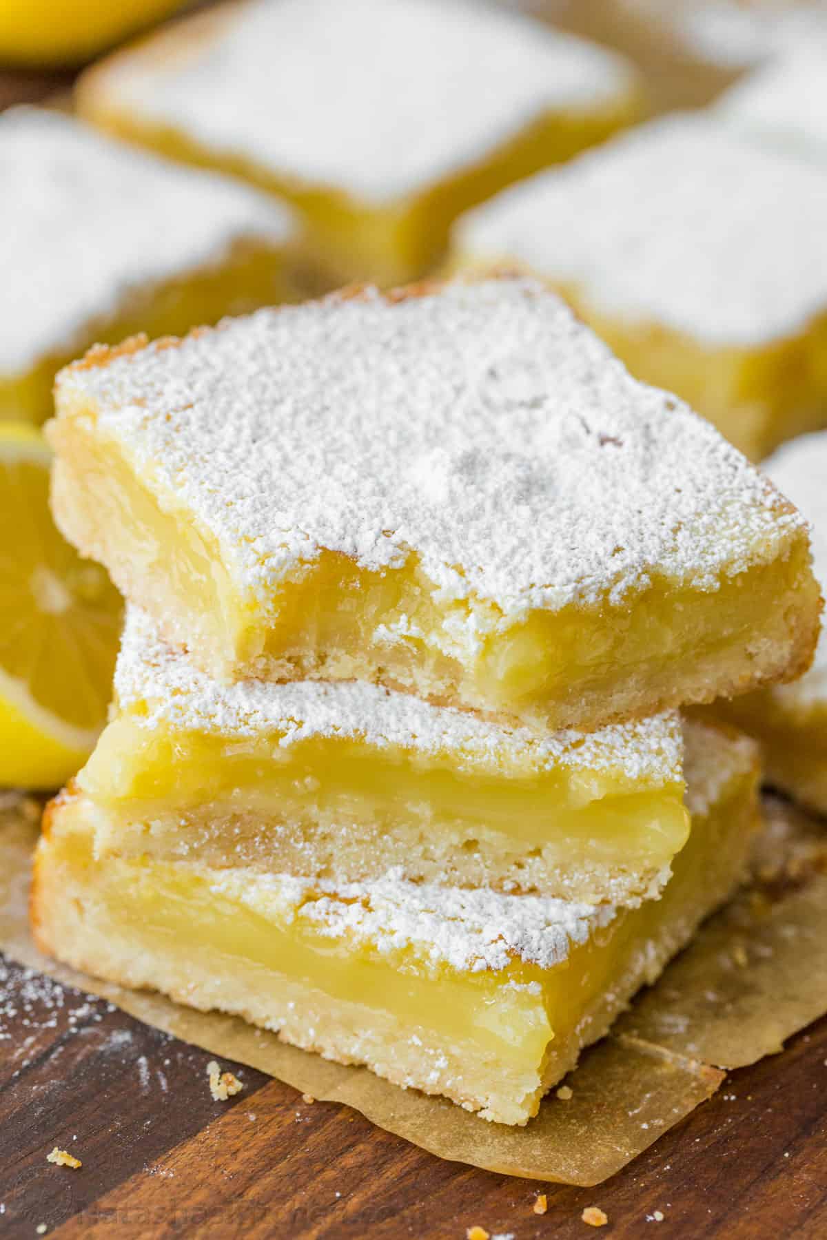 Lemon Bars cuites et prêtes à être congelées