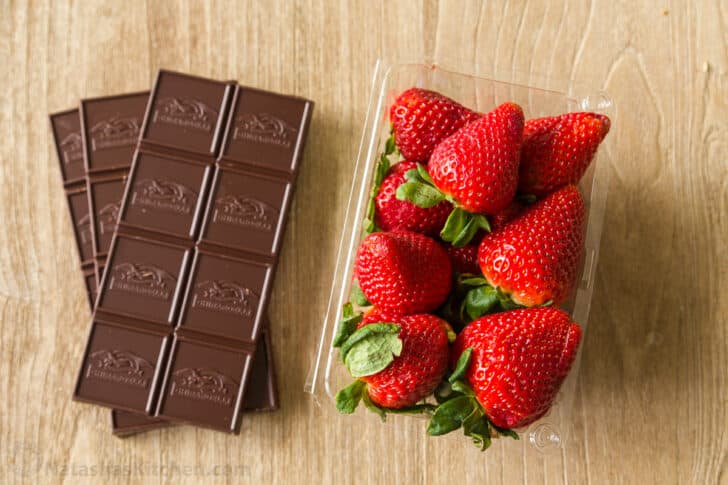 Chocolate bars and fresh strawberries