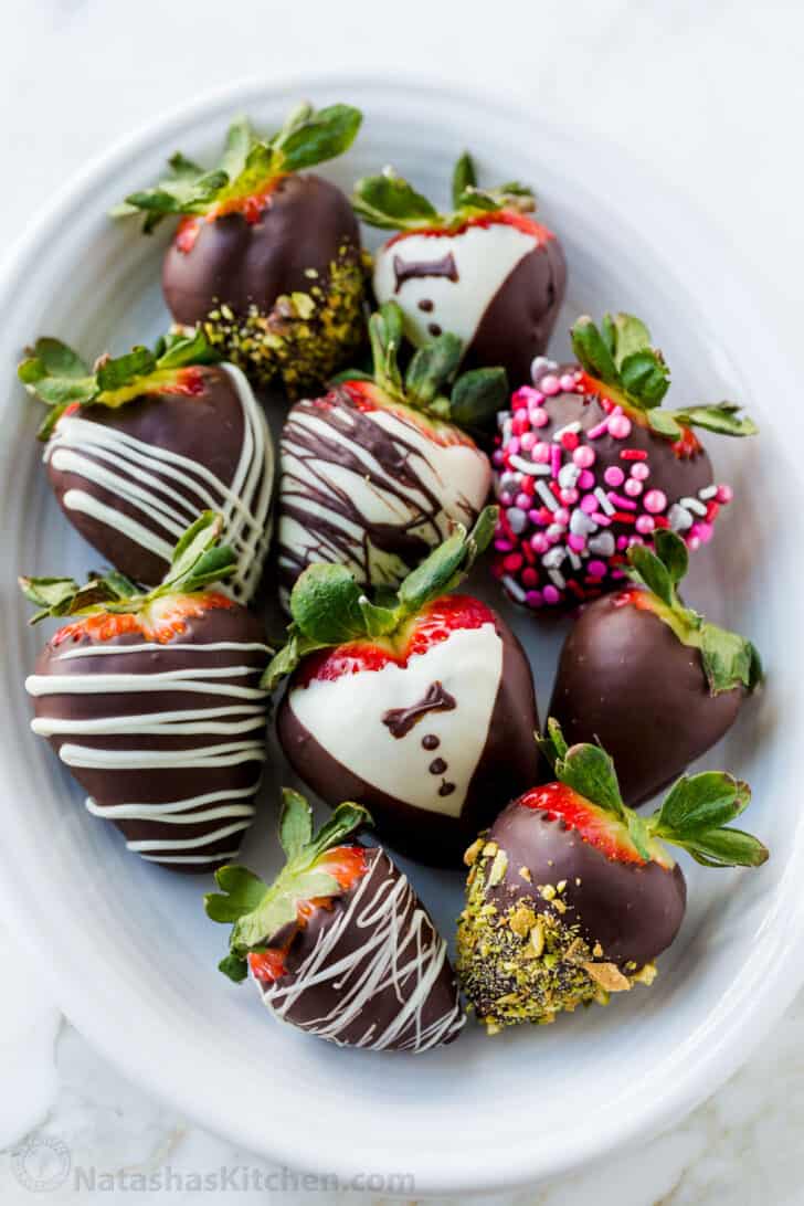 Chocolate-dipped strawberries stored uncovered on a platter