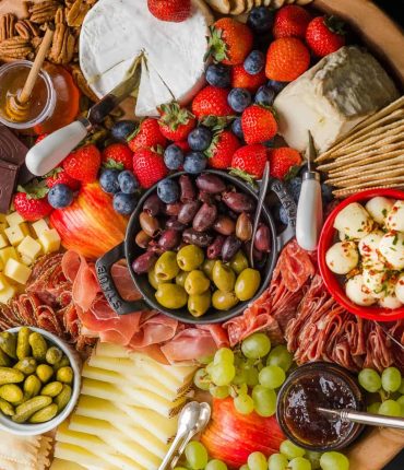 How to Make a Charcuterie Board