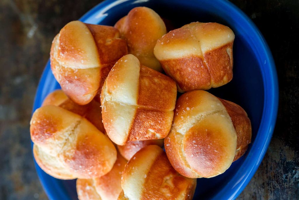 the-softest-cloverleaf-dinner-rolls-imagelien