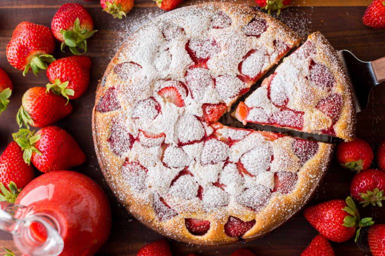 Easy-Strawberry-Cake-2.jpg
