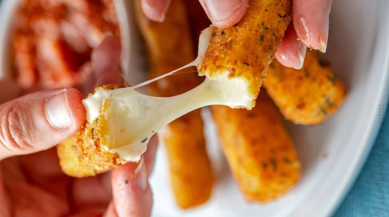 air fryer breading cheese sticks Crispy double-dipping Fresh Mozzarella frying Gooey Homemade Mozzarella Cheese Sticks ingredients make-ahead marinara sauce melty Microwave mozzarella sticks oven Party appetizer Ranch Snack string cheese tips video tutorial 