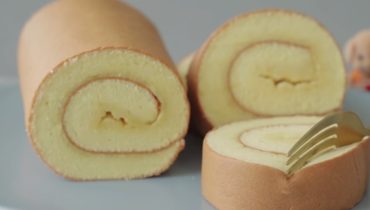 Delicious Homemade Swiss Roll Cake Recipe with Honey – Easy and Moist!
